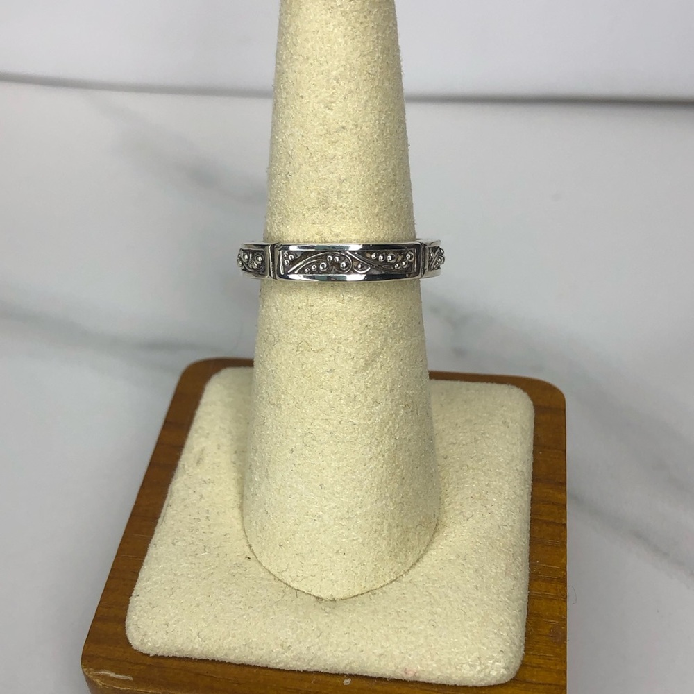 LOIS HILL Sterling Silver Narrow Band Ring w Granulated Scroll Design Sz 7-3/4 - Picture 15 of 17